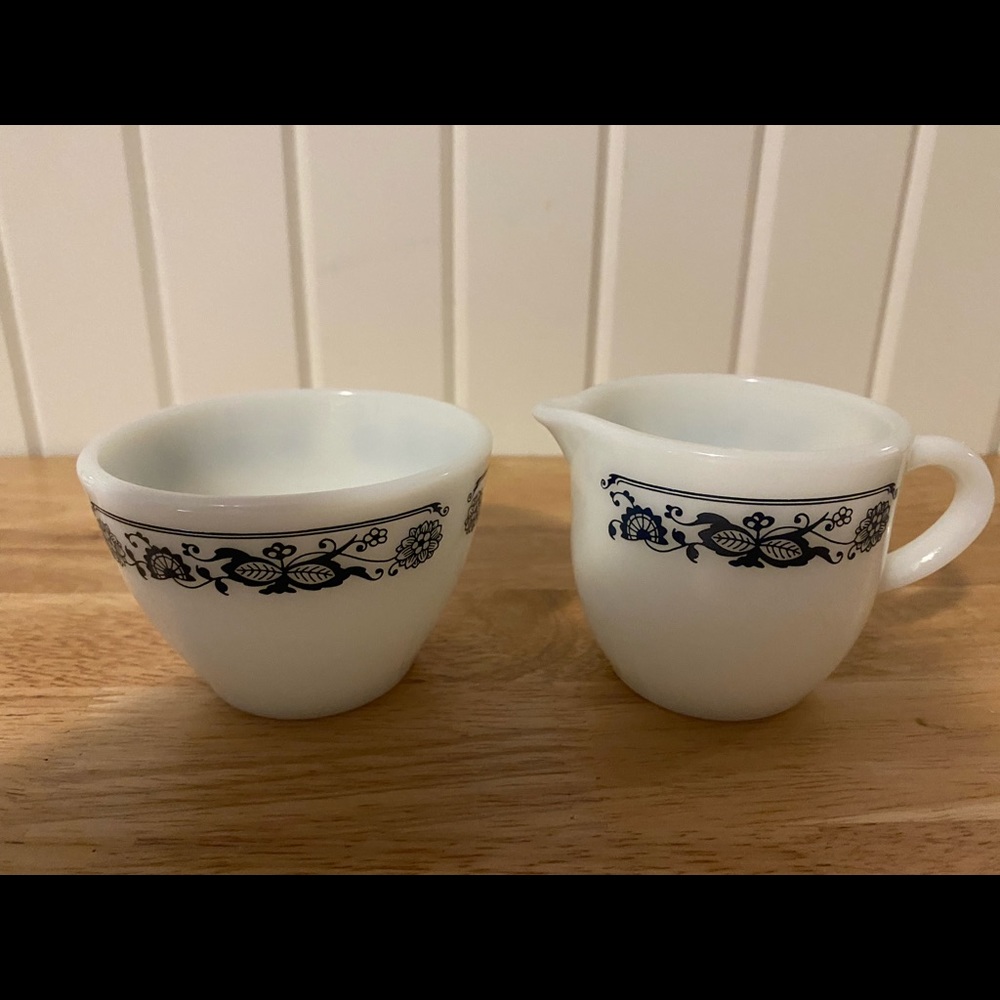 Pyrex, old town, Milk Glass Creamer and sugar bowl